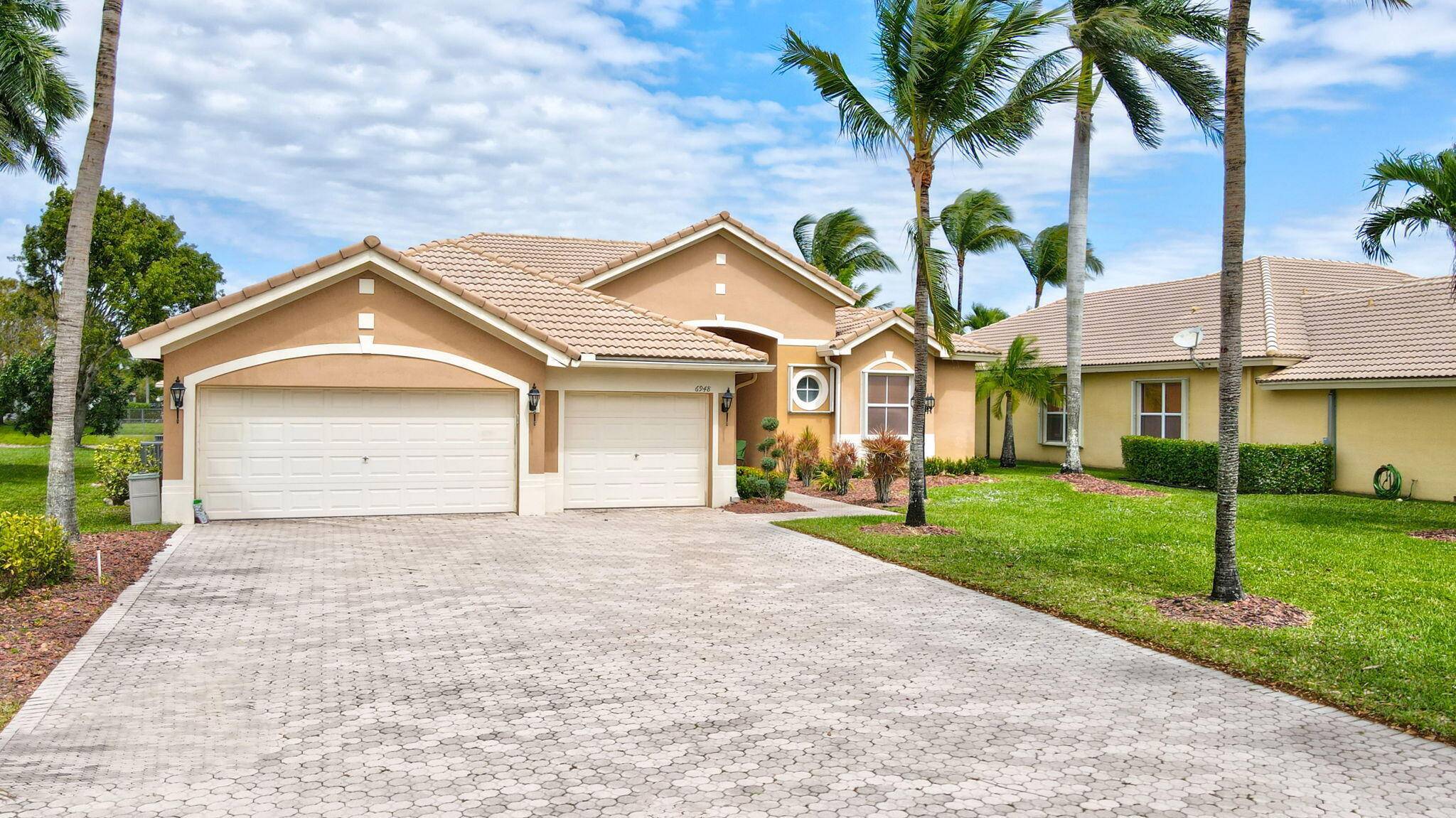 Located in the prestigious estate section of Parkland Isles, this waterfront home offers curb appeal and stunning views.