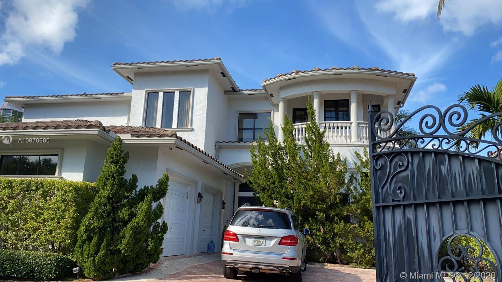 Exceptional mini mansion on 150 feet of the Intercoastal Waterway.