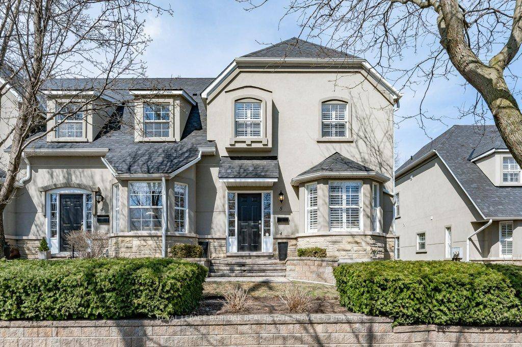Discover this rare end unit townhome with 2, 177 square feet of finished living space, ideally located just a short walk from downtown Burlington.