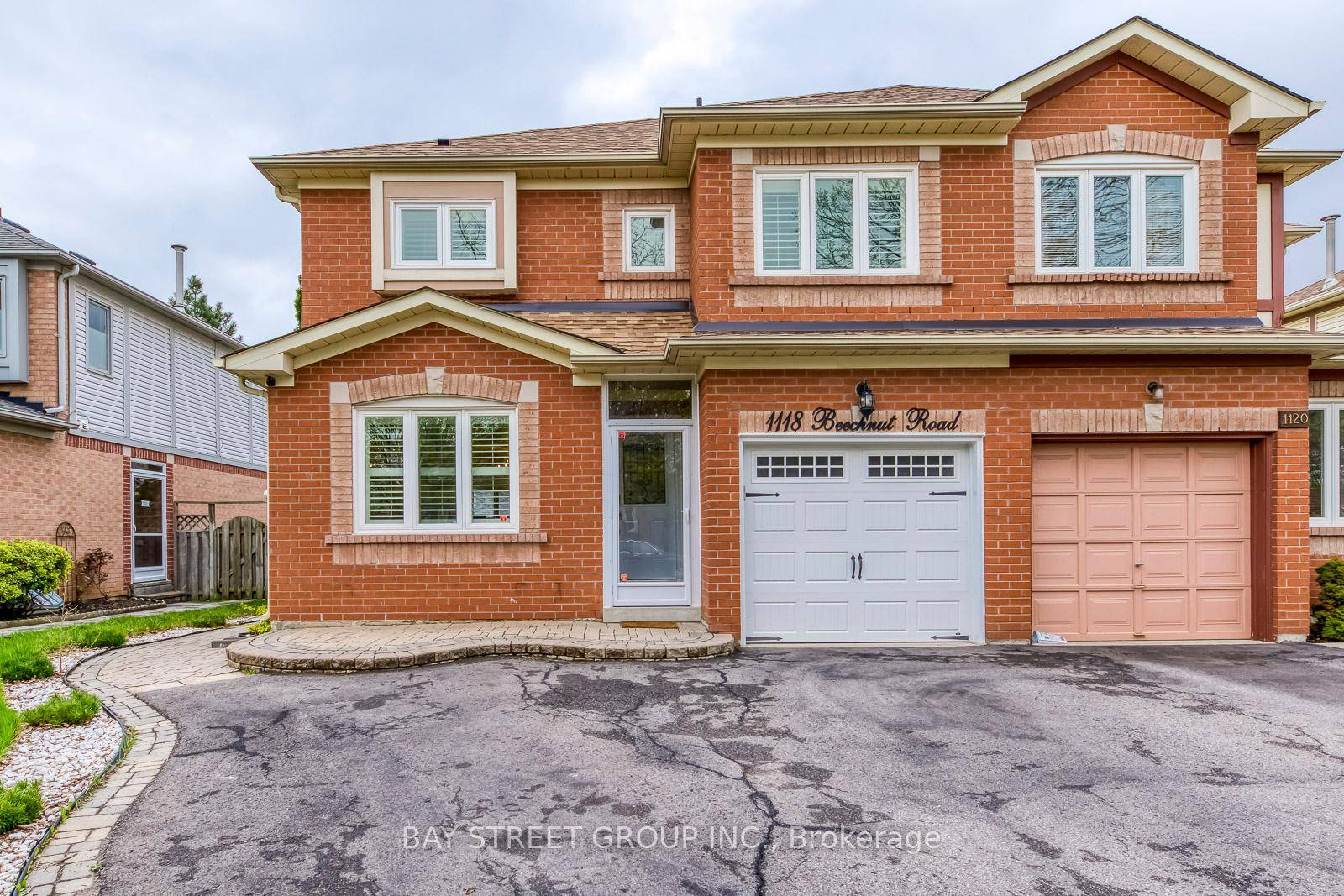 Beautifully updated in 2020, this luxurious semi detached home in Clearview offers a stylish open concept main floor featuring a skylight in the sitting room and a custom kitchen with ...