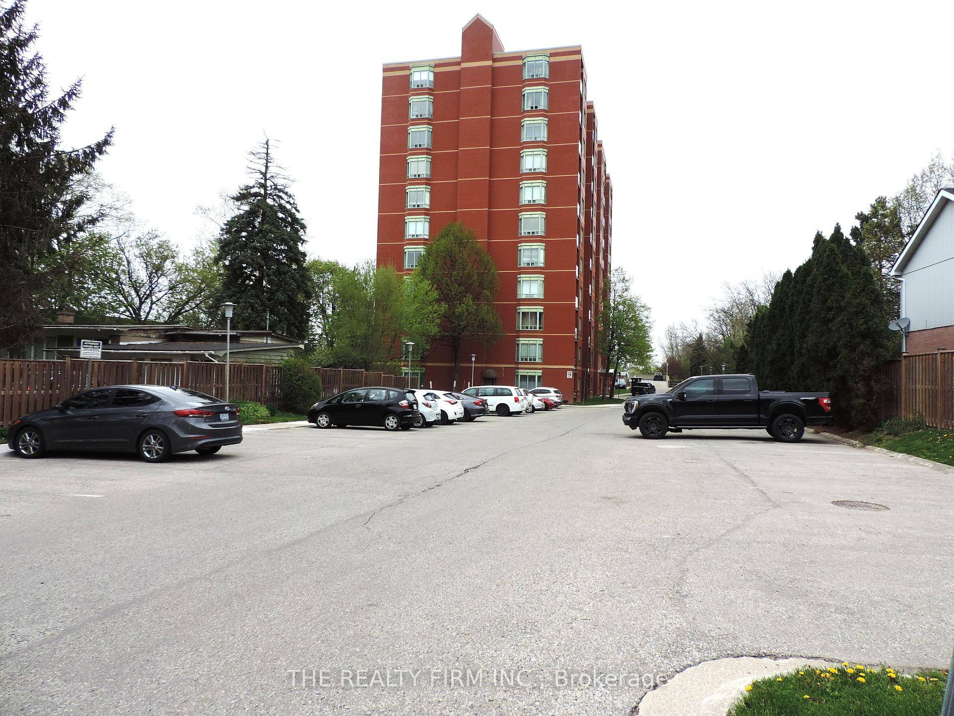 First time buyers, downsizers or investors check out this fantastic 2 bedroom, 2 bath condo unit in well maintained building in lovely Southcrest Community !