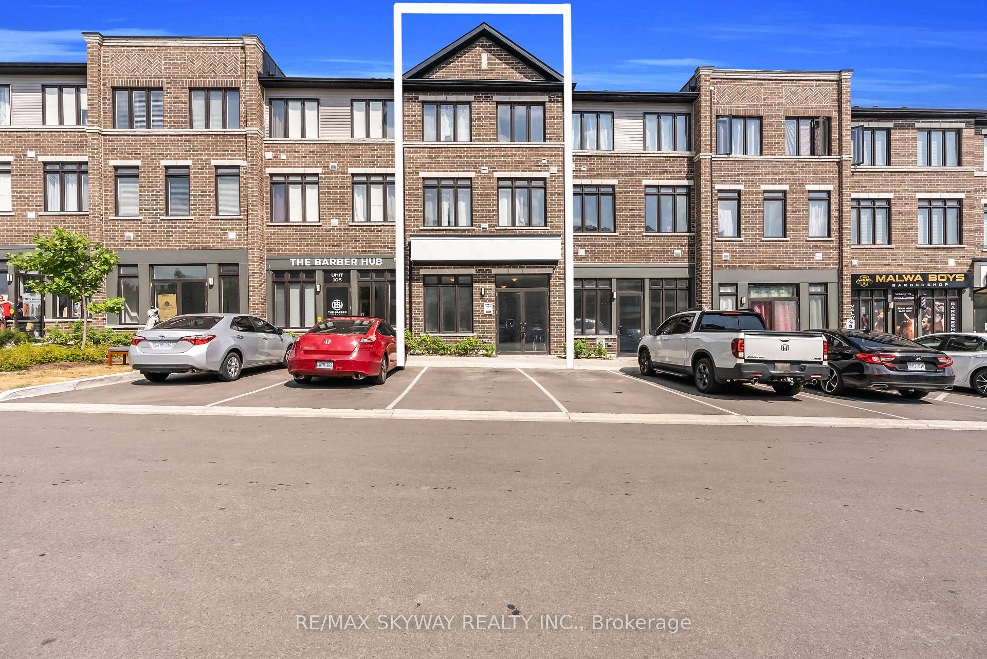 Stunning less than 2year old Freehold LIVE WORK Townhouse in the heart of Brantford, offering endless potential for both living and investment with approximately 310sqft of finished commercial space with ...