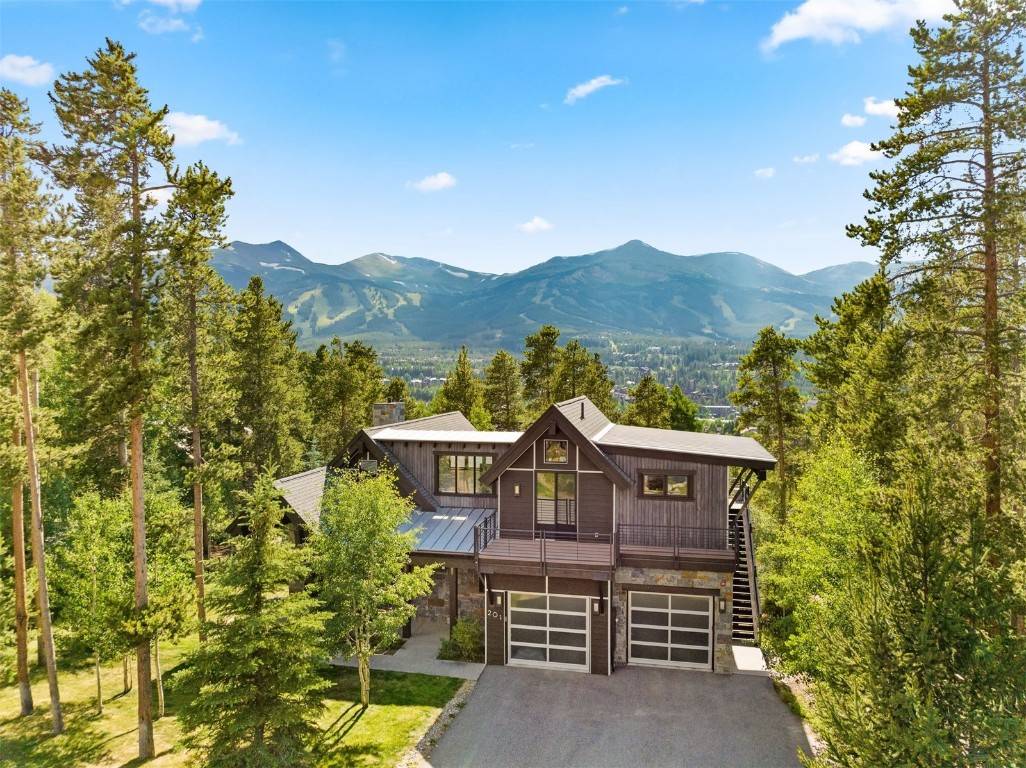 Contemporary mountain elegance in the heart of Breckenridge.