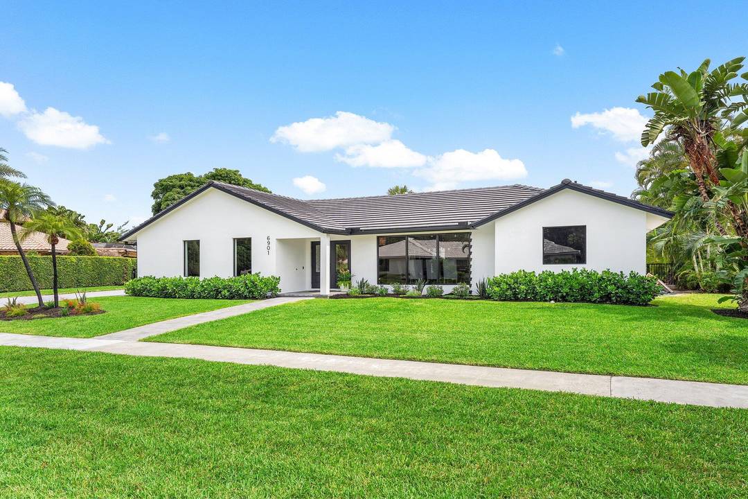 Welcome to your Dream Home in highly sought after gated Estancia South community.