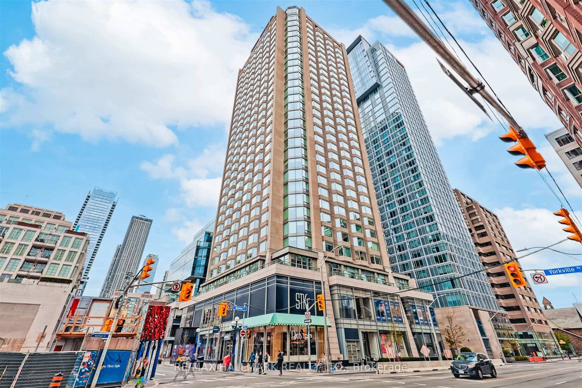 Welcome to the heart of Yorkville !