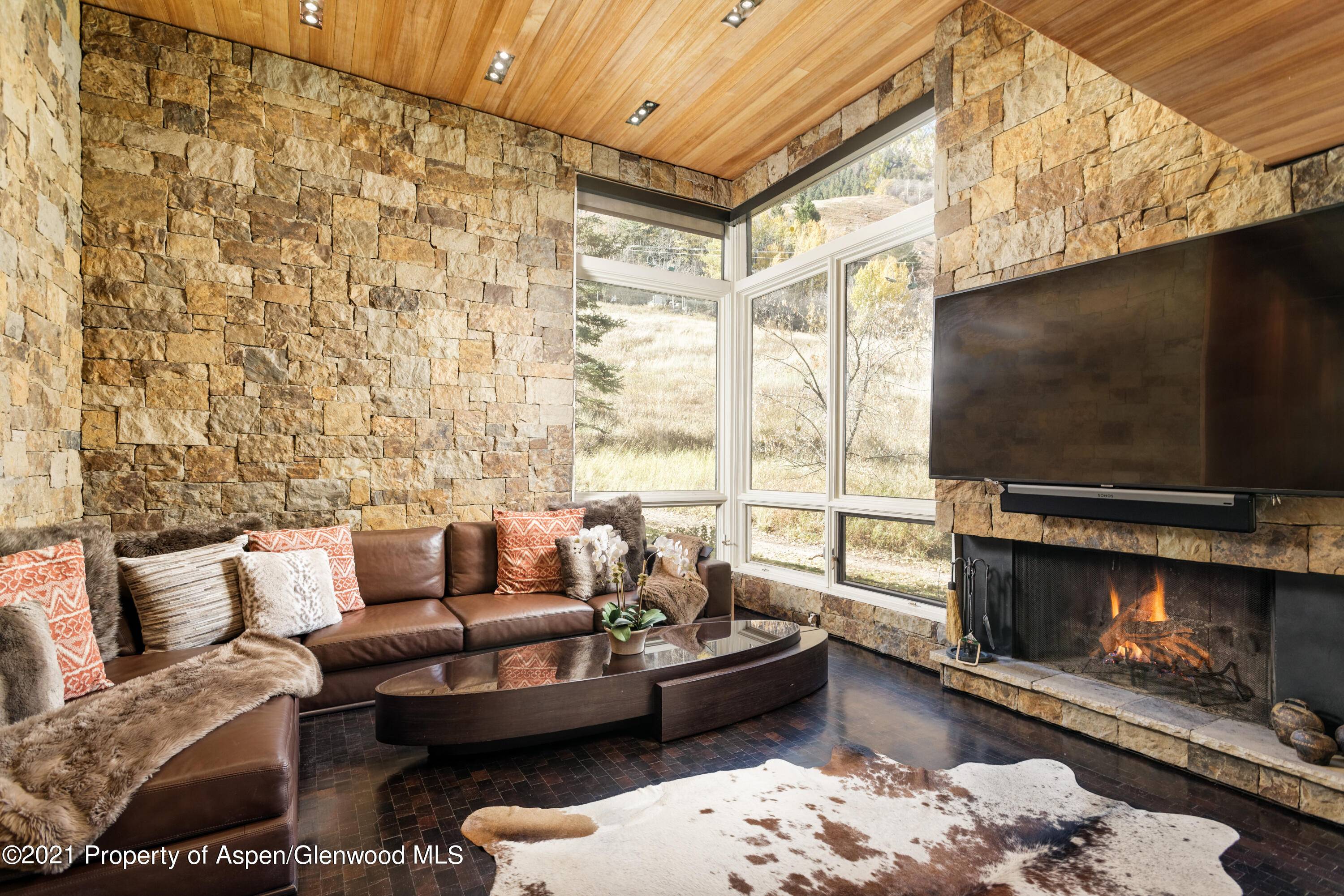 This 3 bedroom, 3 bathroom, ski in ski out condo on Aspen Mountain offers the highest levels of finishes.