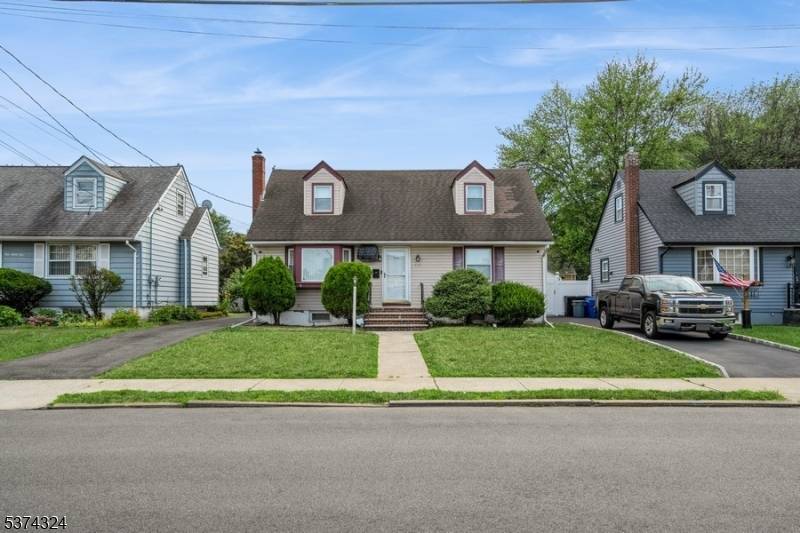 Charming Cape Cod Home in a Prime Commuter Location Welcome to this beautifully maintained Cape Cod residence, perfectly situated for easy commuting.
