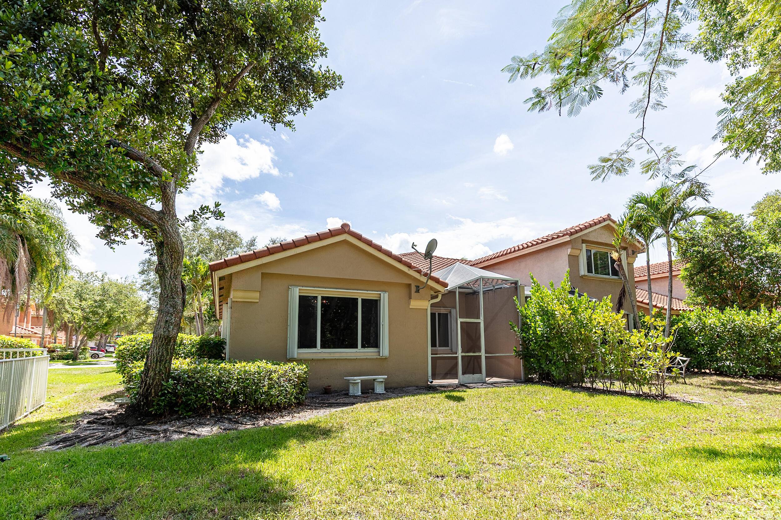 Don't miss this incredible opportunity to own a beautifully updated townhome in the highly sought after Fairways community of Heron Bay !