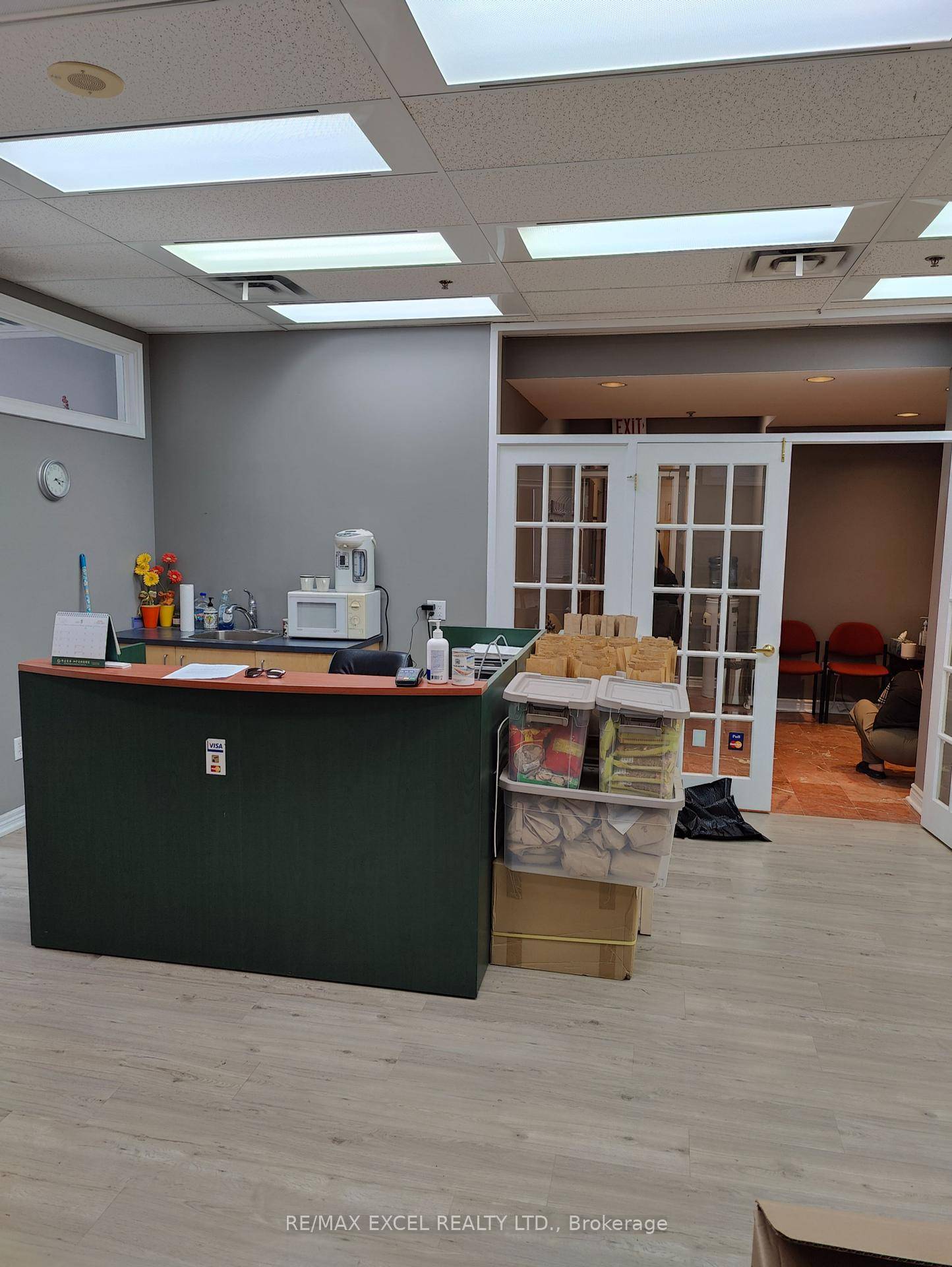 855 sq ft in prime thornhill.