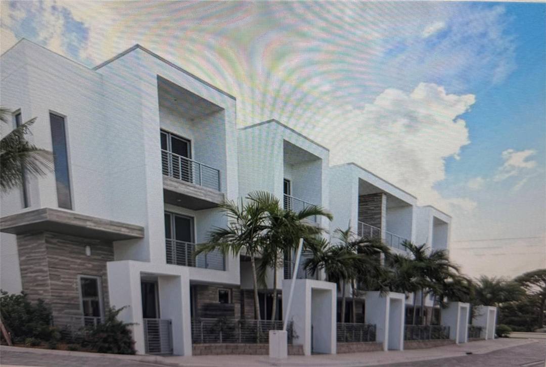 STUNNING LUXURY TOWNHOUSE IN THE HEART OF BOACA RATON, GATED COMMUNITY WITH POOL AND EXERCISE FACILITY, THIS HOME HAS 3 FLOORS, PATIO ON THE THIRD FLOOR WITH A FAMILY ROOM, ...