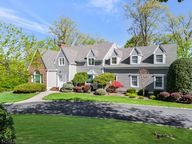 Set on a quiet cul de sac, this magnificent sundrenched south facing colonial with a circular driveway makes an unforgettable first impression.
