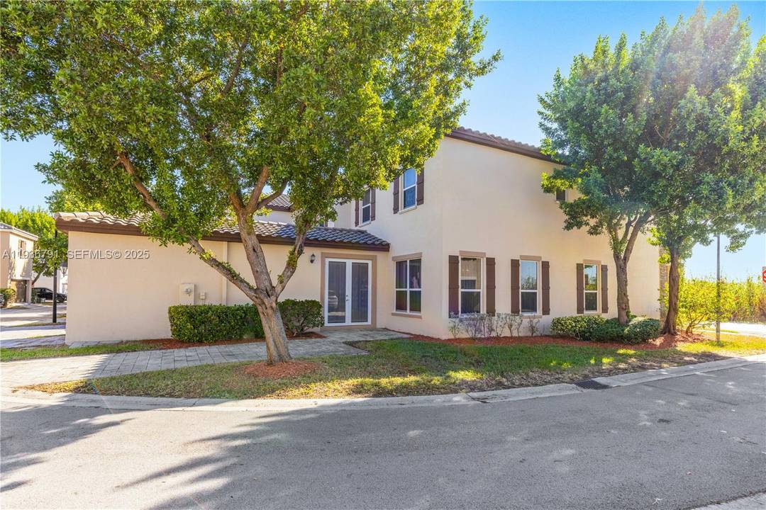 Let us introduce you to Sandee.