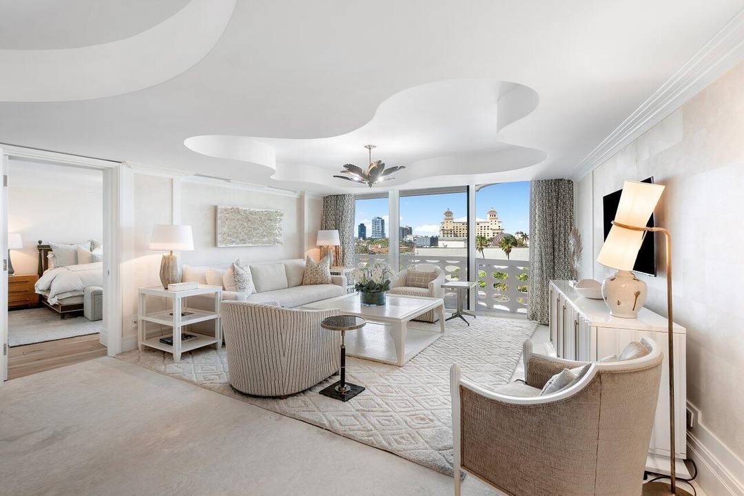 Refined 1 bedroom, 1. 5 bath residence is set on the 6th floor of the Oceanfront Sun amp ; Surf, one of Palm Beach's premier full service buildings.