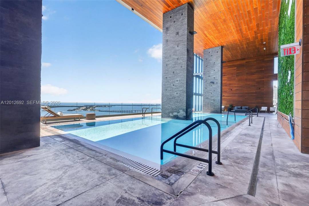 Refined 1 bed residence with spectacular bay and skyline views in one of Brickell s most exclusive boutique towers.