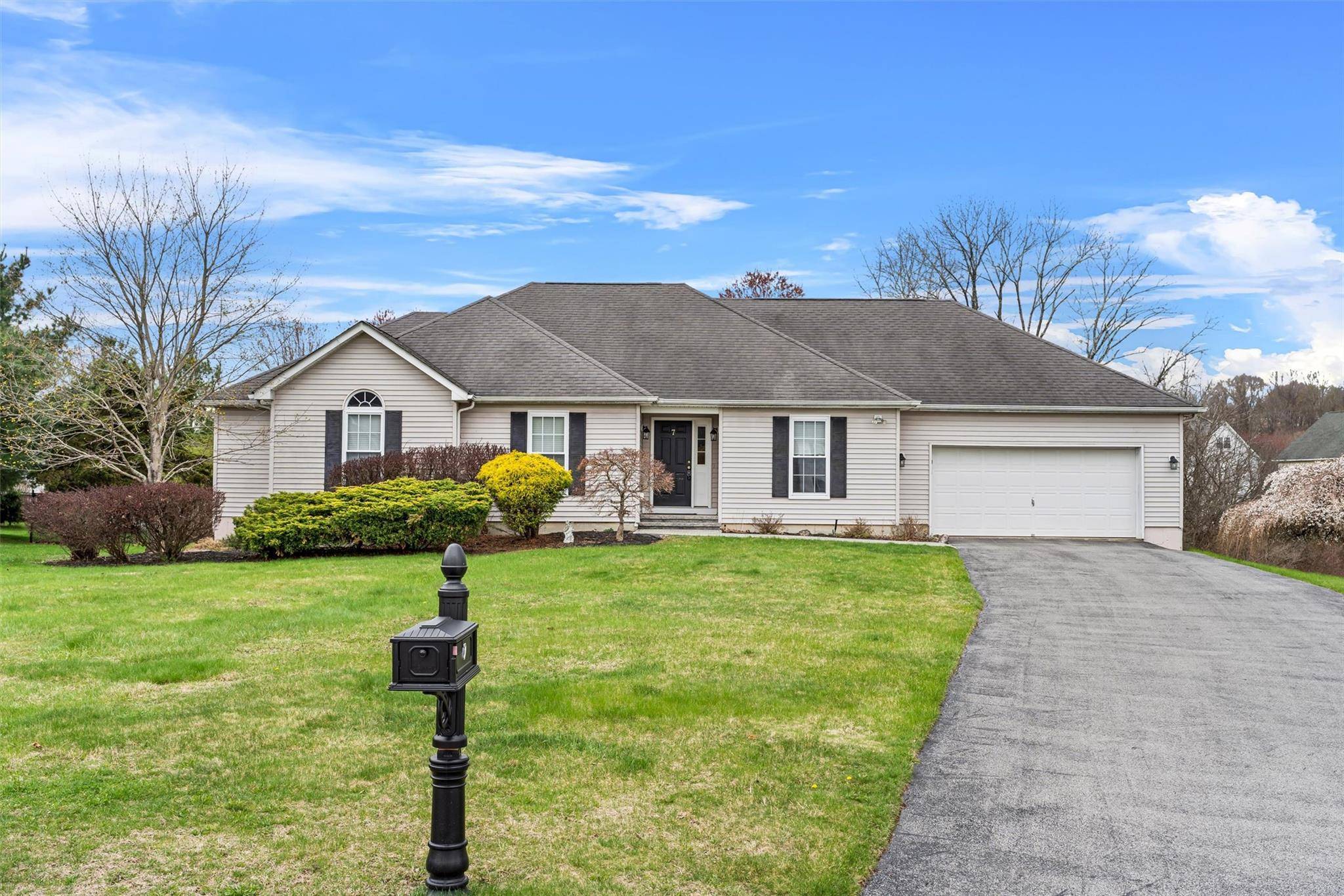 Back on the Market Come see this Ranch Beauty Move right into this neatly manicured home nestled in a quiet cul de sac near the heart of Florida village.