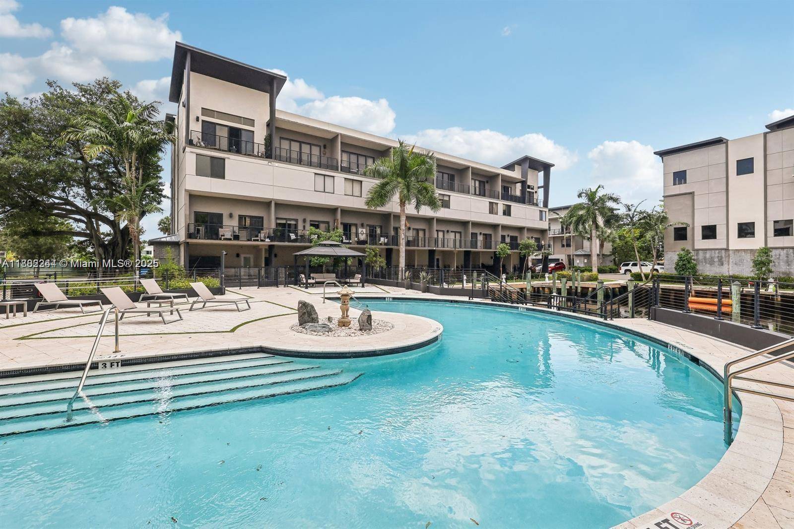 REDUCED 25K ! ! True Oasis 3BR 3.