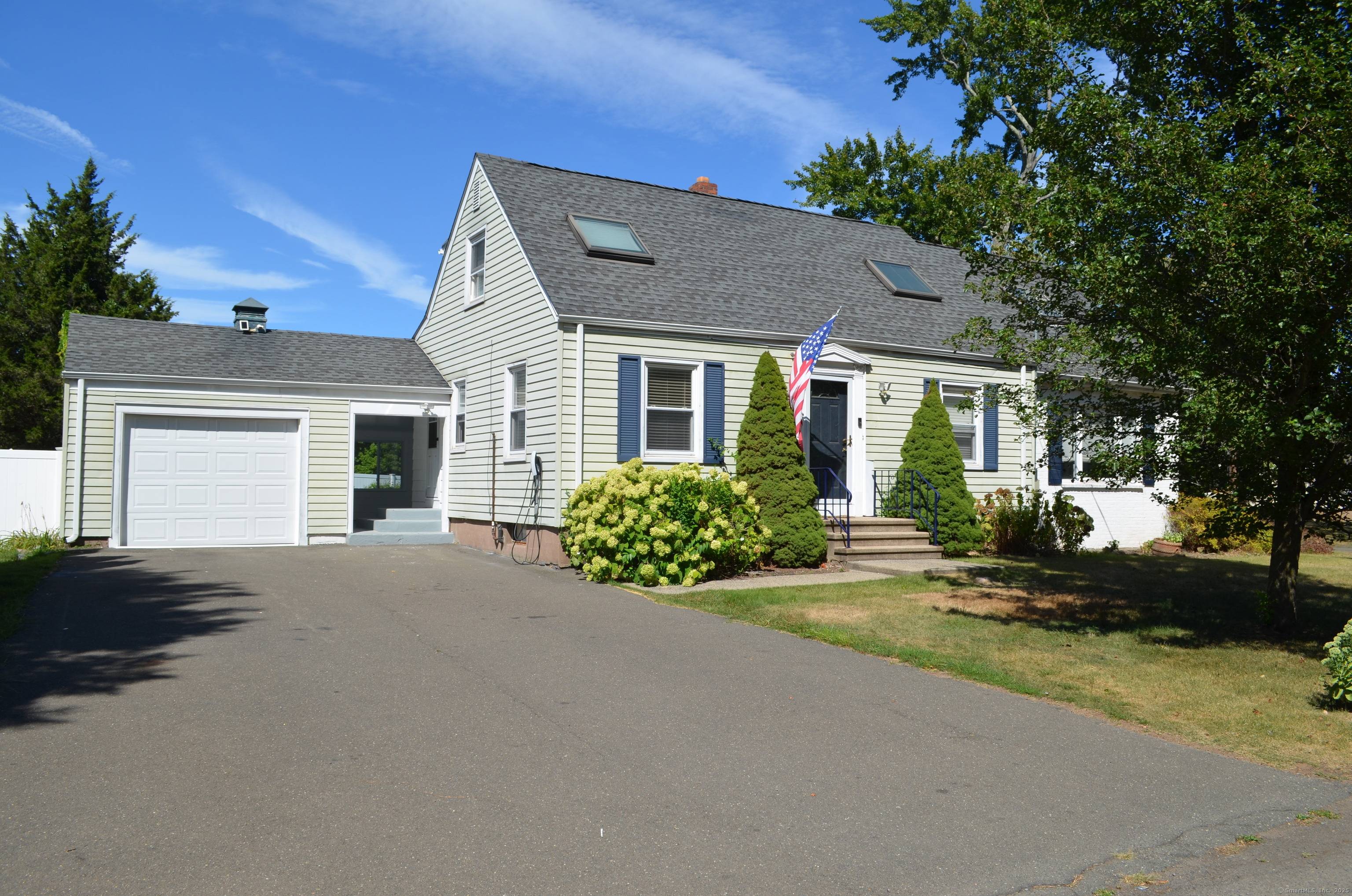 Welcome to 35 Belvedere Road, North Haven a charming expanded Cape, offering comfort, and convenience in one of North Haven's most desirable neighborhoods.