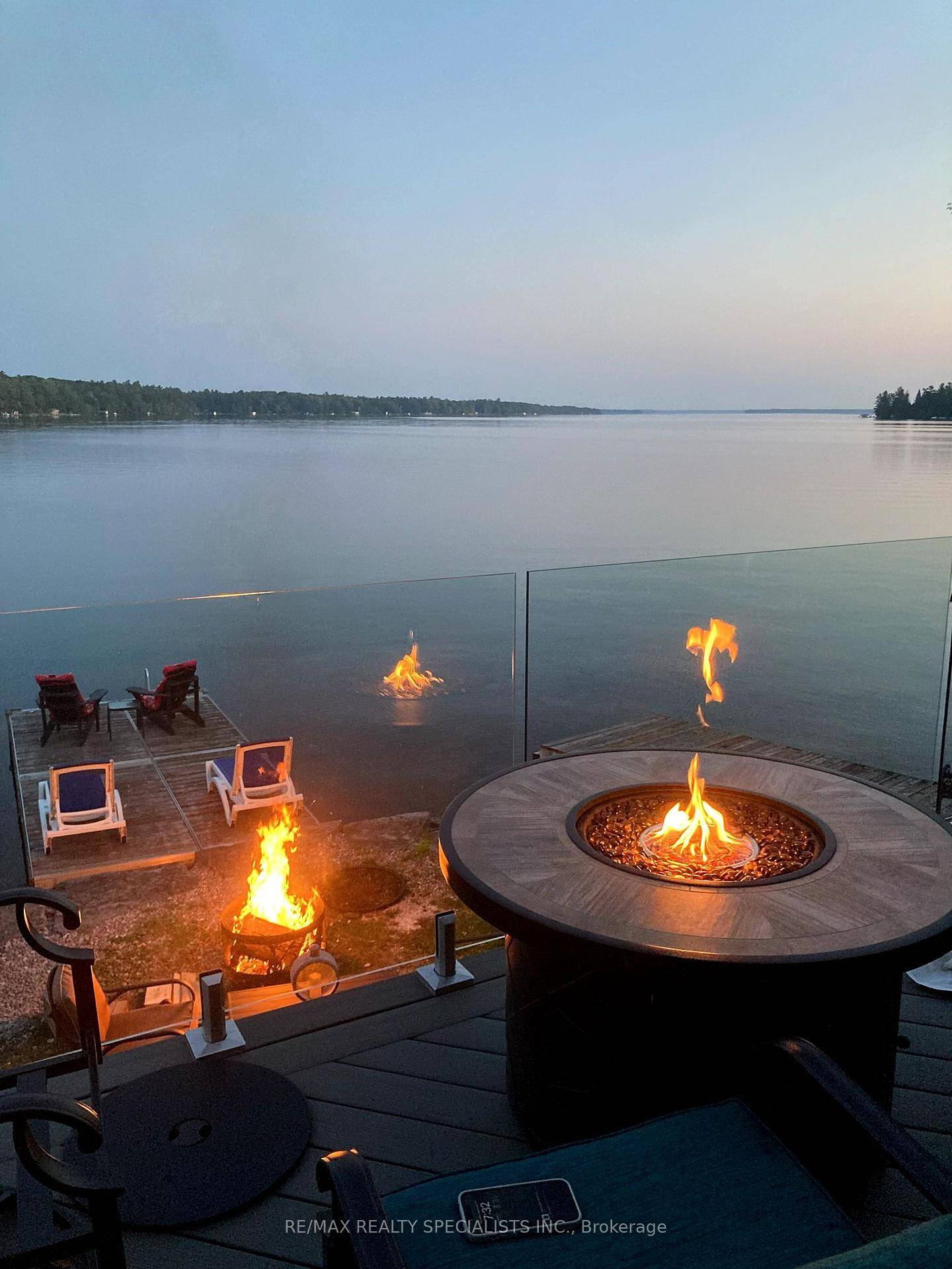 BALSAM LAKE 132 Feet Of Pristine Waterfront Uncover the ultimate lakeside retreat in this breathtaking, year round bungalow on the shores of Balsam Lake.
