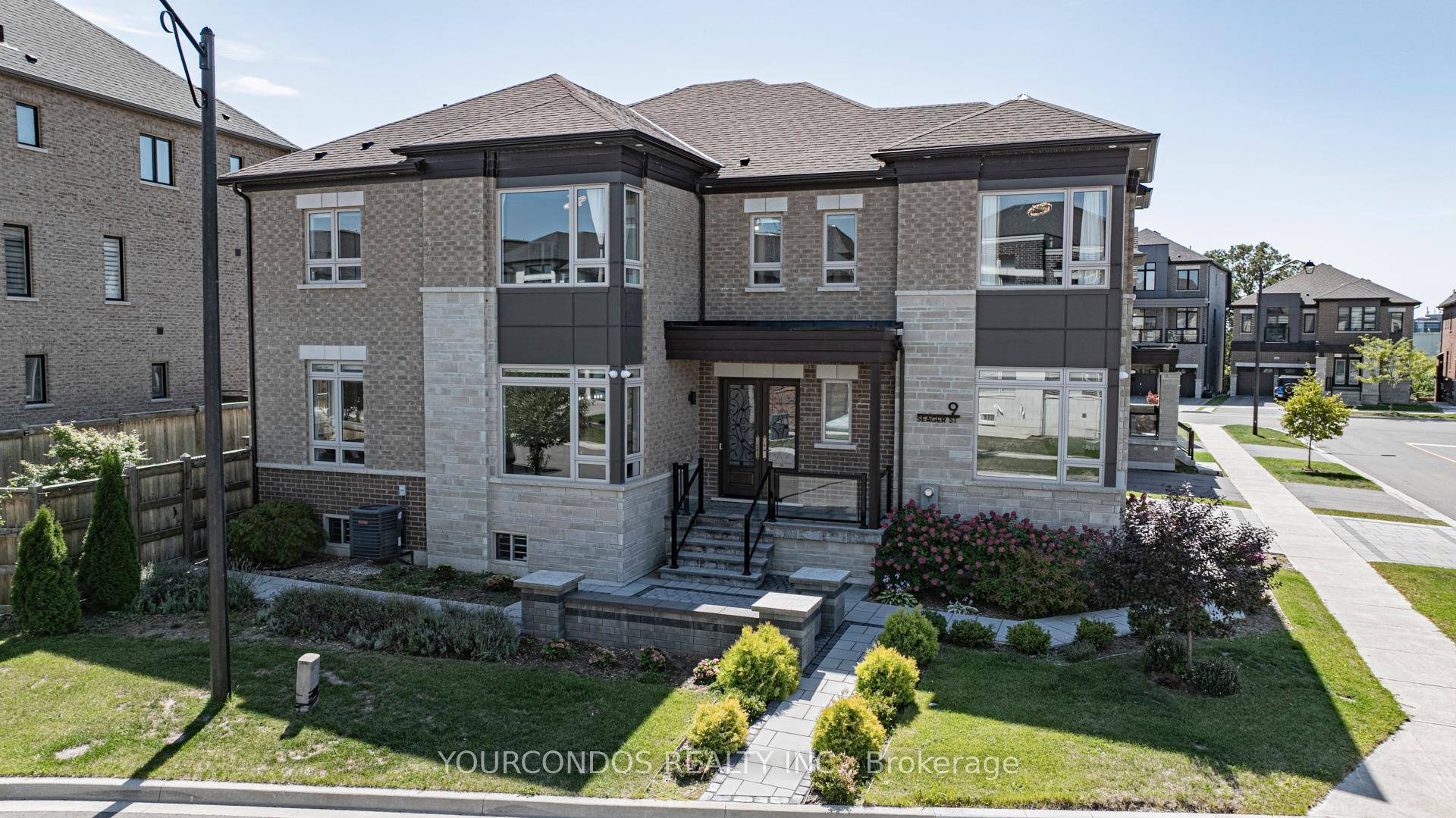 AAA Location ! 5 Bdrms and 4 Bathrooms Detached Home In The Highly Desired Richland Community.