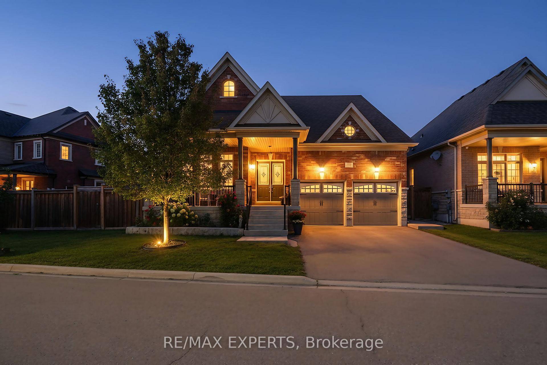 Welcome home to this charming 4 bedroom, 4 bathroom Bungaloft in the highly desired Gore Estate neighbourhood of Northeast Brampton.