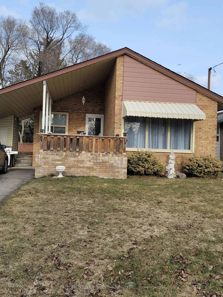 Located in one of Richmond Hills most sought after neighborhoods, this charming detached bungalow represents a great opportunity potential for First time buyers, renovators or investors.
