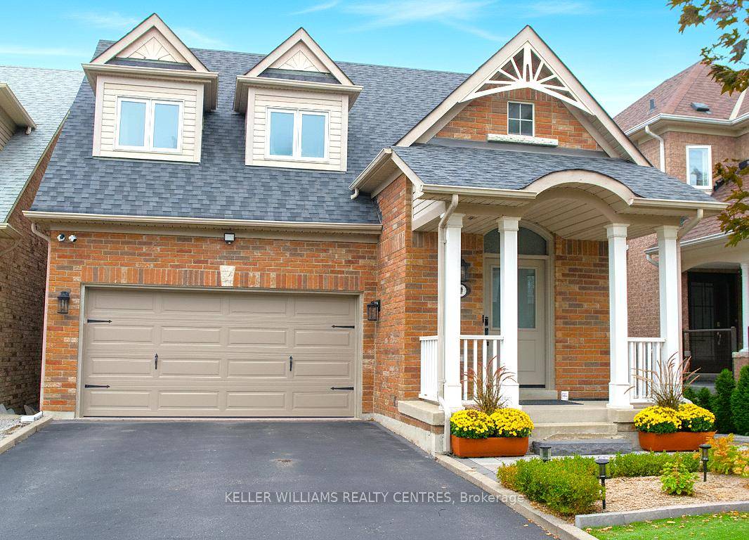 Stunning Detached Home in Prestigious Bayview Wellington with 9 Ft ceiling on main.