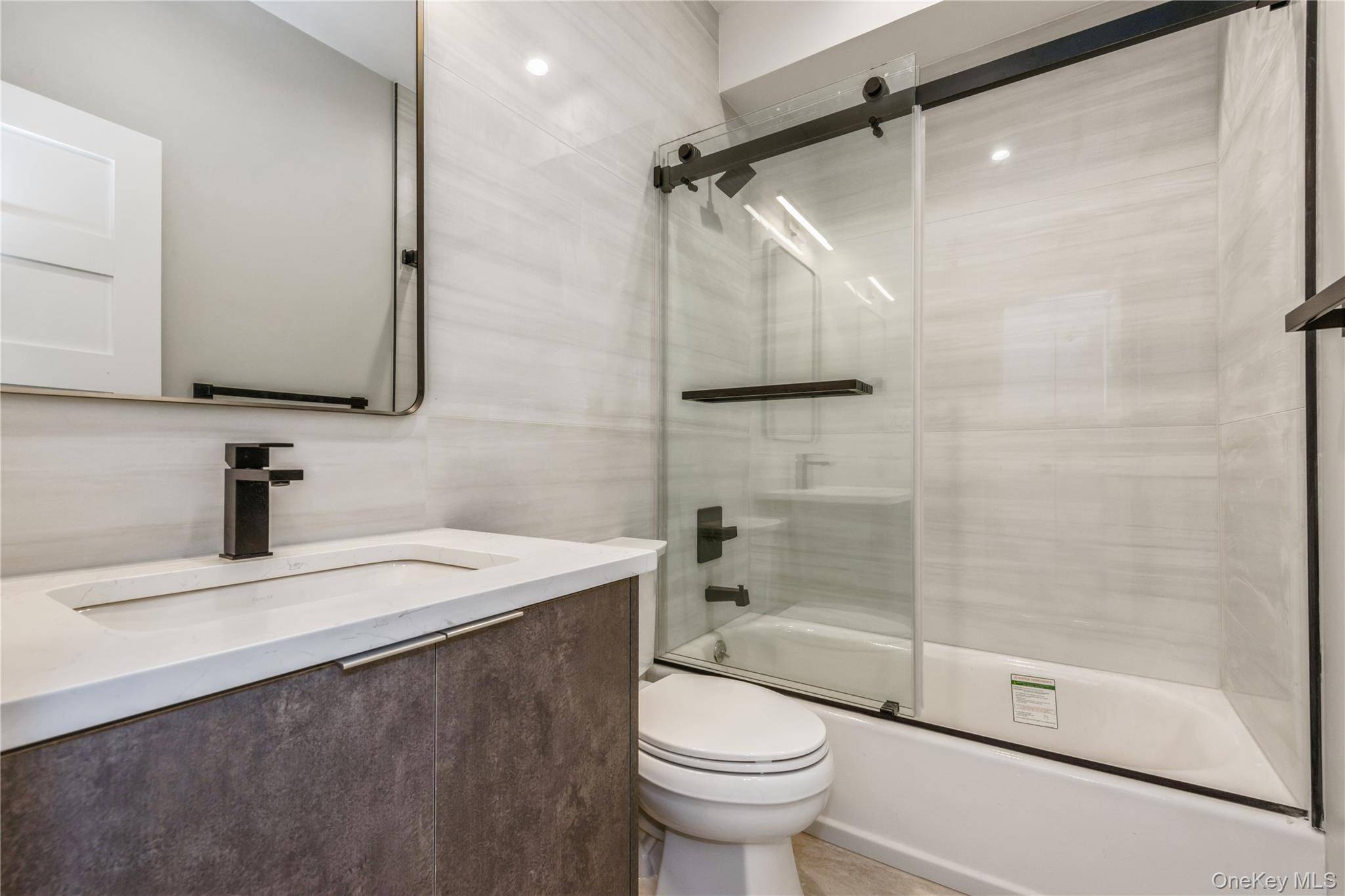 Modern 2 bedroom duplex apartment with a stunning loft on the second floor !