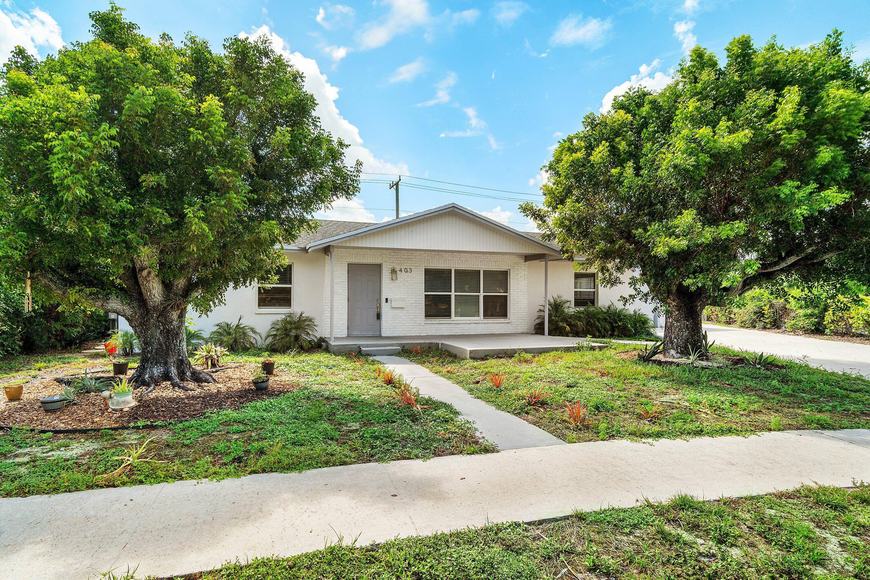 LIGHT, BRIGHT AND SPACIOUS 4 BEDROOM WITH AN OPEN SPLIT BEDROOM FLOOR PLAN.