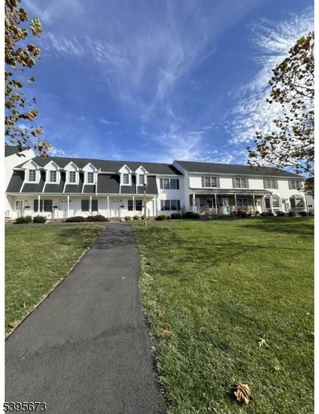 Welcome to Williamsburg Square ?