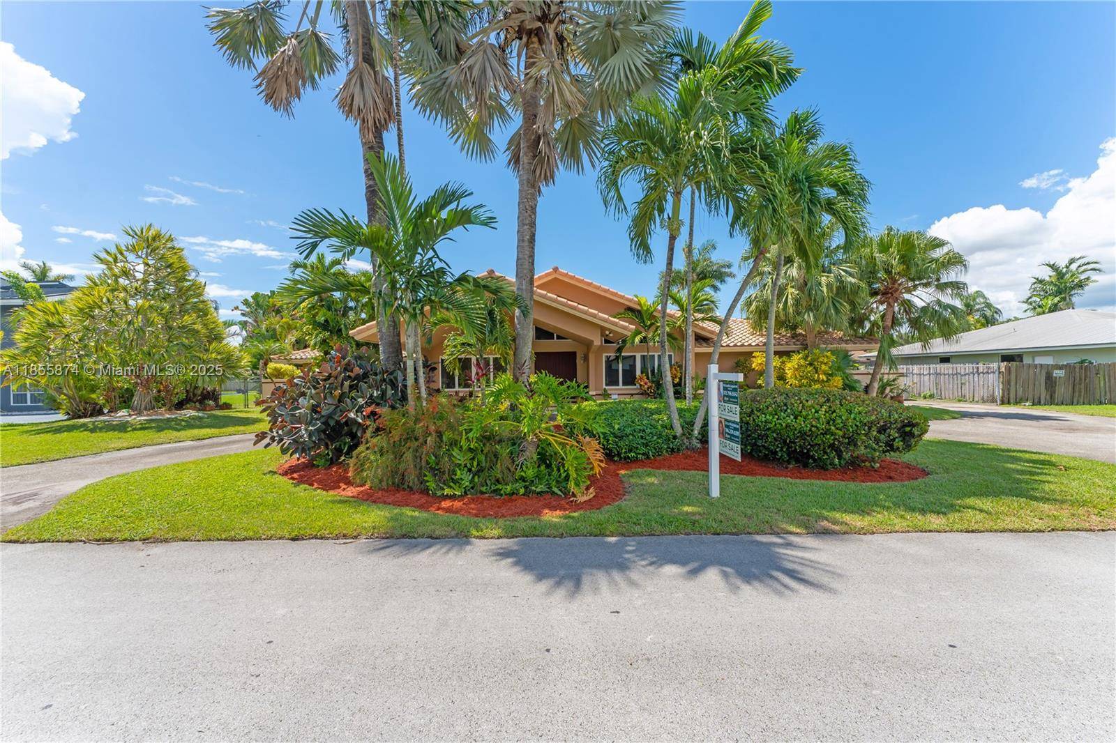 BEAUTIFUL SINGLE FAMILY HOME, NEAR THE FALLS !