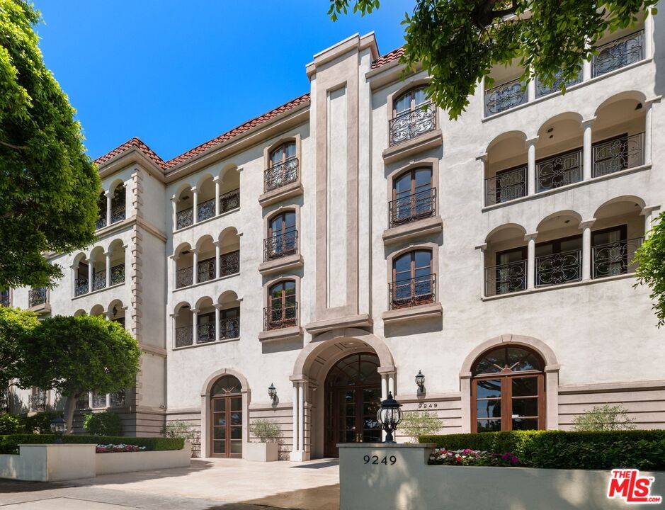 9249 Burton Way 2BR Beverly Hills Post Office | B.H.P.O. La