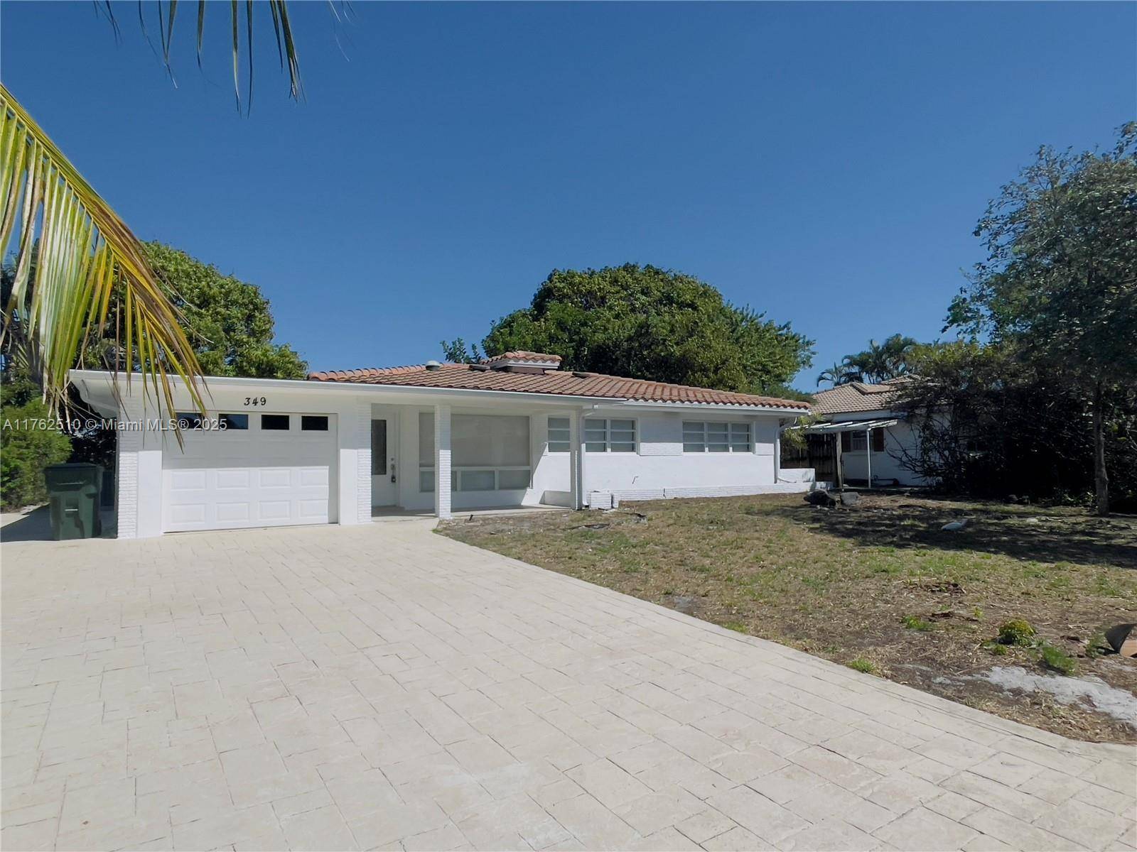 Just minutes from the beach, this charming single family home is very spacious, bright, cozy, very versityle and artistic style throughout.