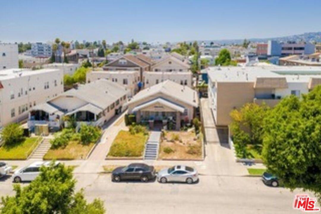 423  N Serrano Ave 3BR Mid Wilshire La