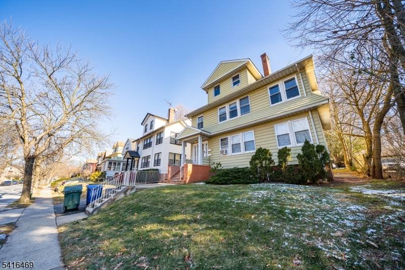 Spacious 4 Bedroom Apartment Near Seton Hall University.