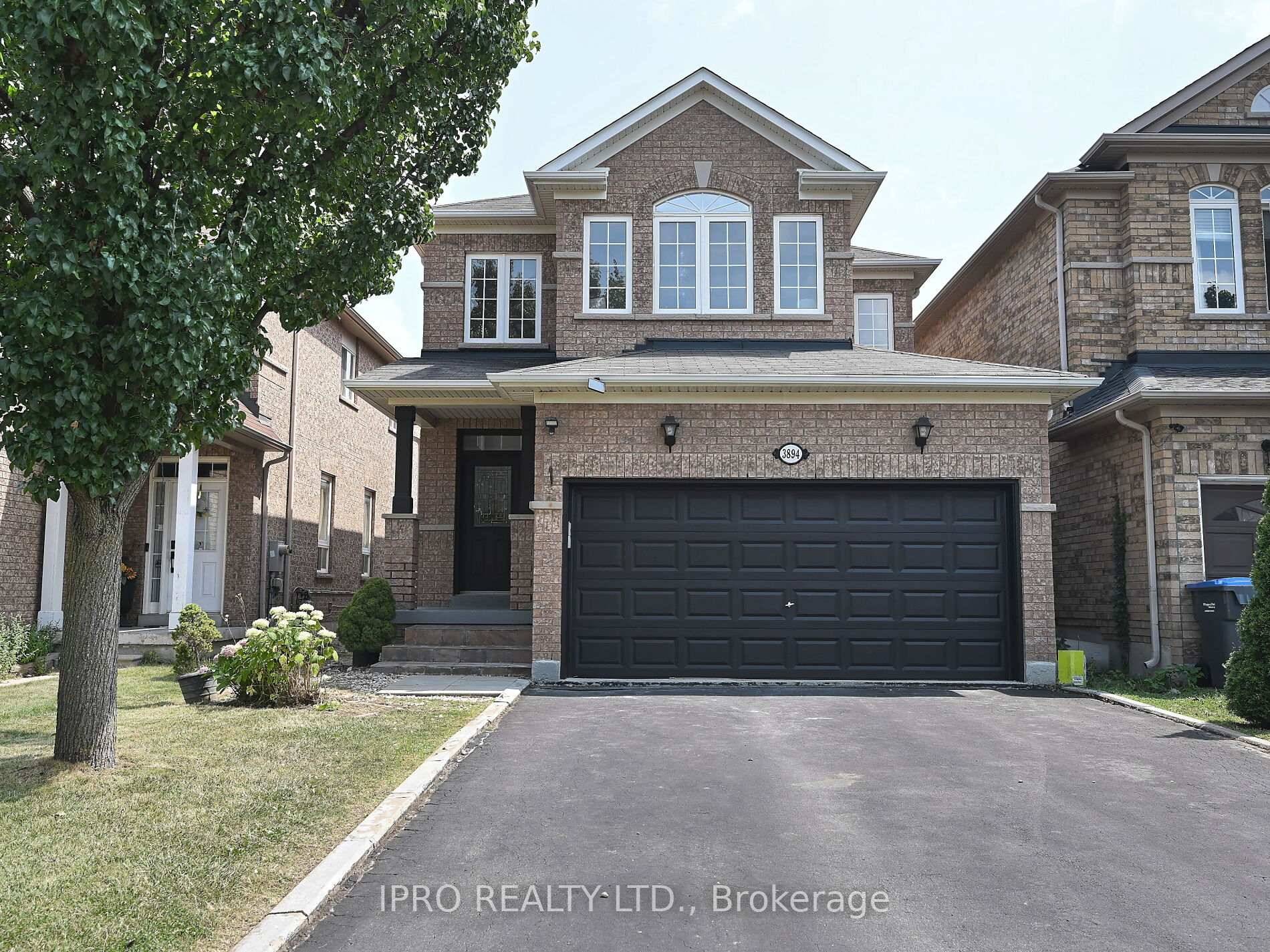 Sought after location within Lisgar area, newly RENOVATED Detached home with approximately 3000 sqft of living space 2200 800 sqft, offers a comfortable 3 2bedroom, 4 bathroom layout including a ...