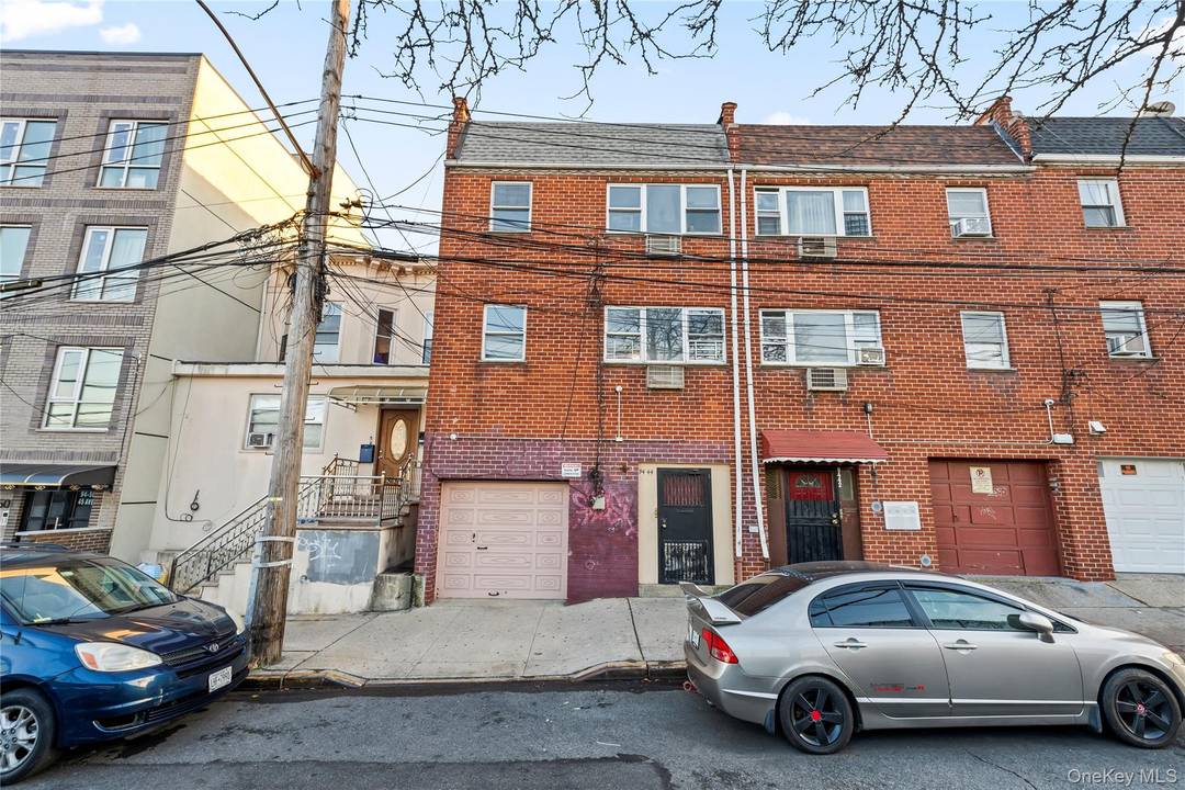 Great two family in the center of Corona.