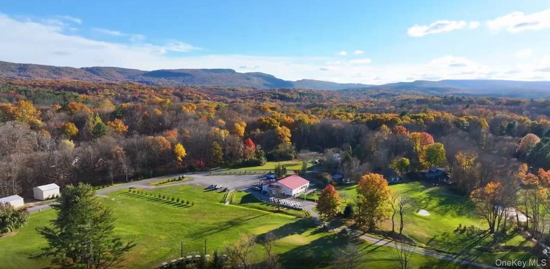 Position your restaurant at the heart of one of the region's most scenic and active golf destinations.