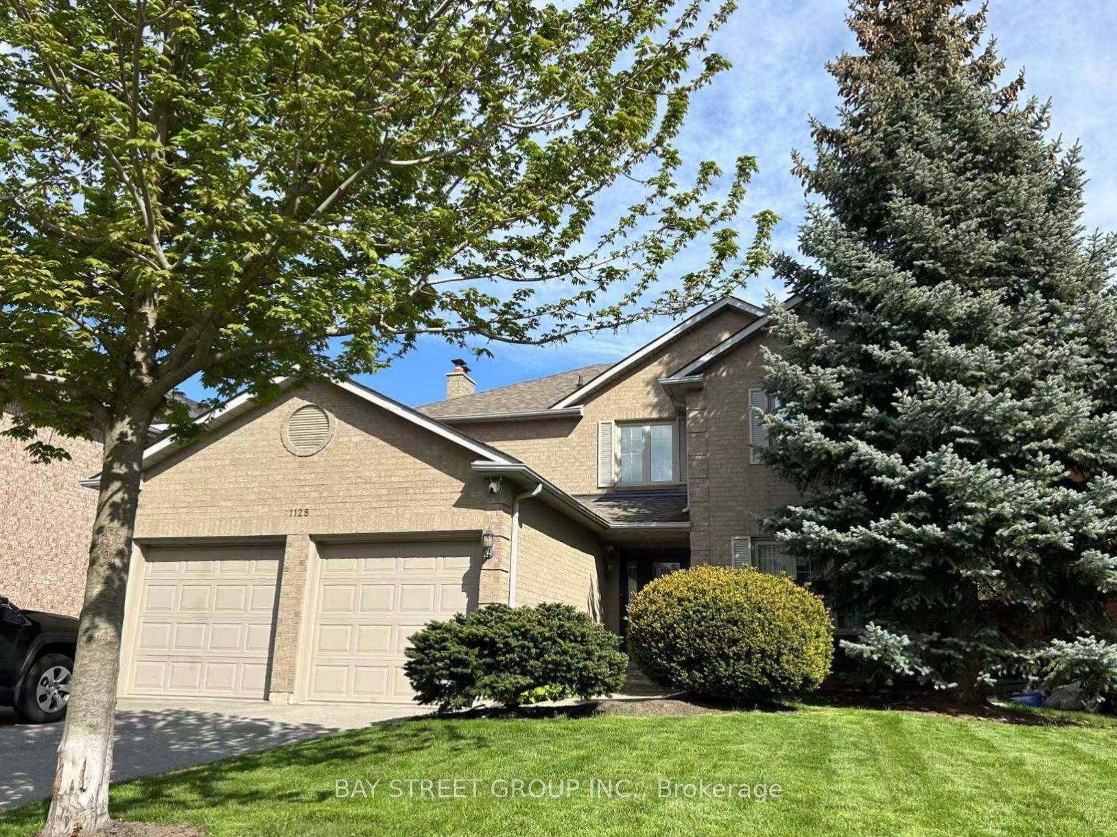 Welcome to 1128 Lansdowne Drive, a beautifully renovated family home in Oakville's highly sought after Clearview neighborhood.