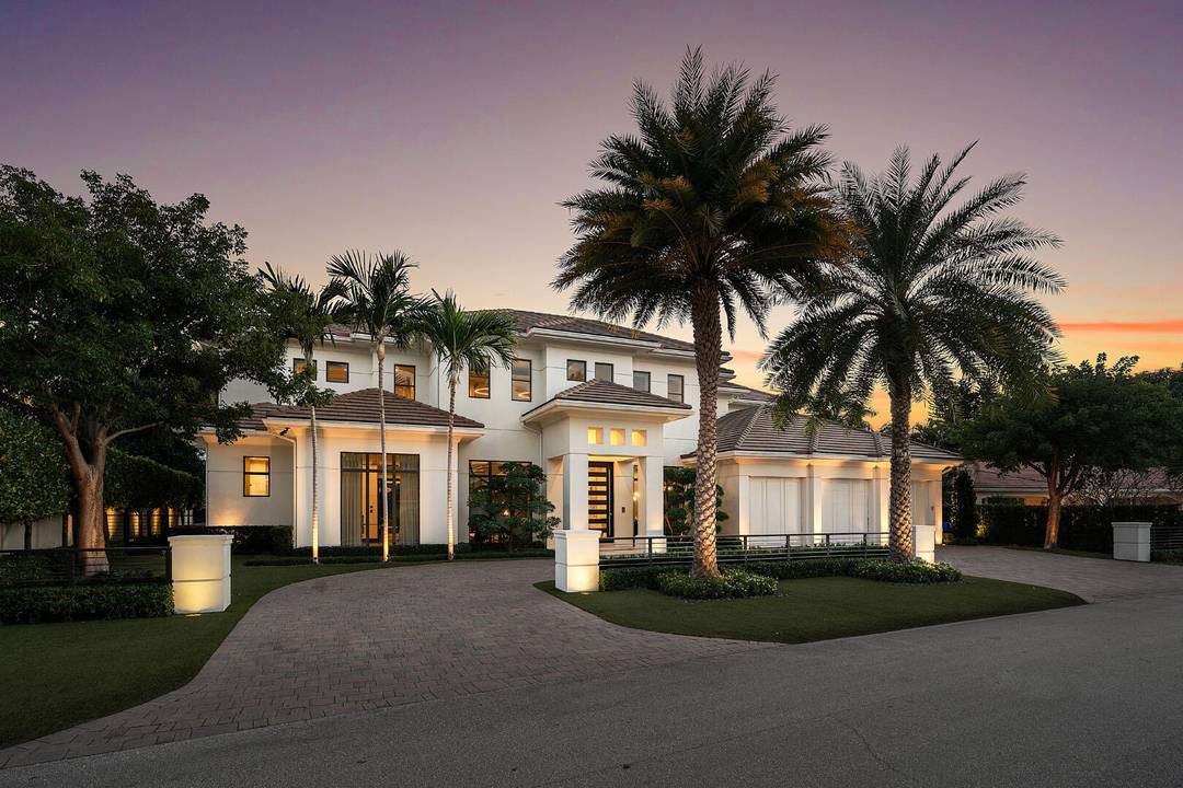 Welcome to 252 S. Silver Palm Road an exceptional estate built by SRD Building Corp and offering just over 7, 000 sq ft of refined living on an oversized interior ...