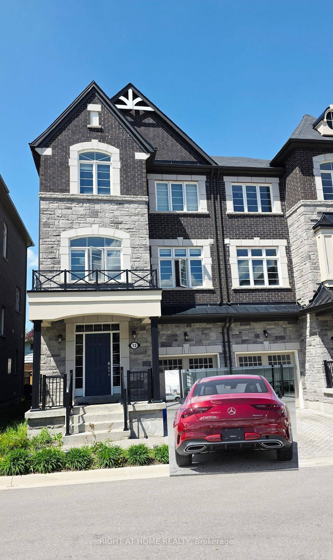 Welcome to this stunning three story executive semi detached home, In one of the most Family Oriented community Oak Ridges Lake Wilcox, Richmond Hill !