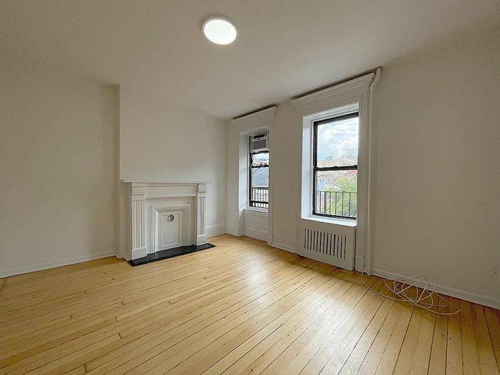 Bright, Spacious, Fully Renovated with Washer Dryer !