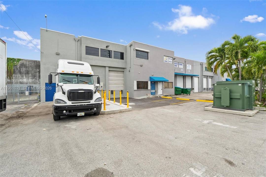 Turnkey 5, 138 SF warehouse in prime Medley location.