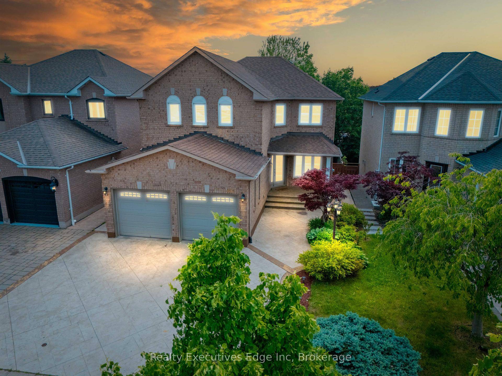 Welcome to 6356 NEWCOMBE Drive, Mississauga.