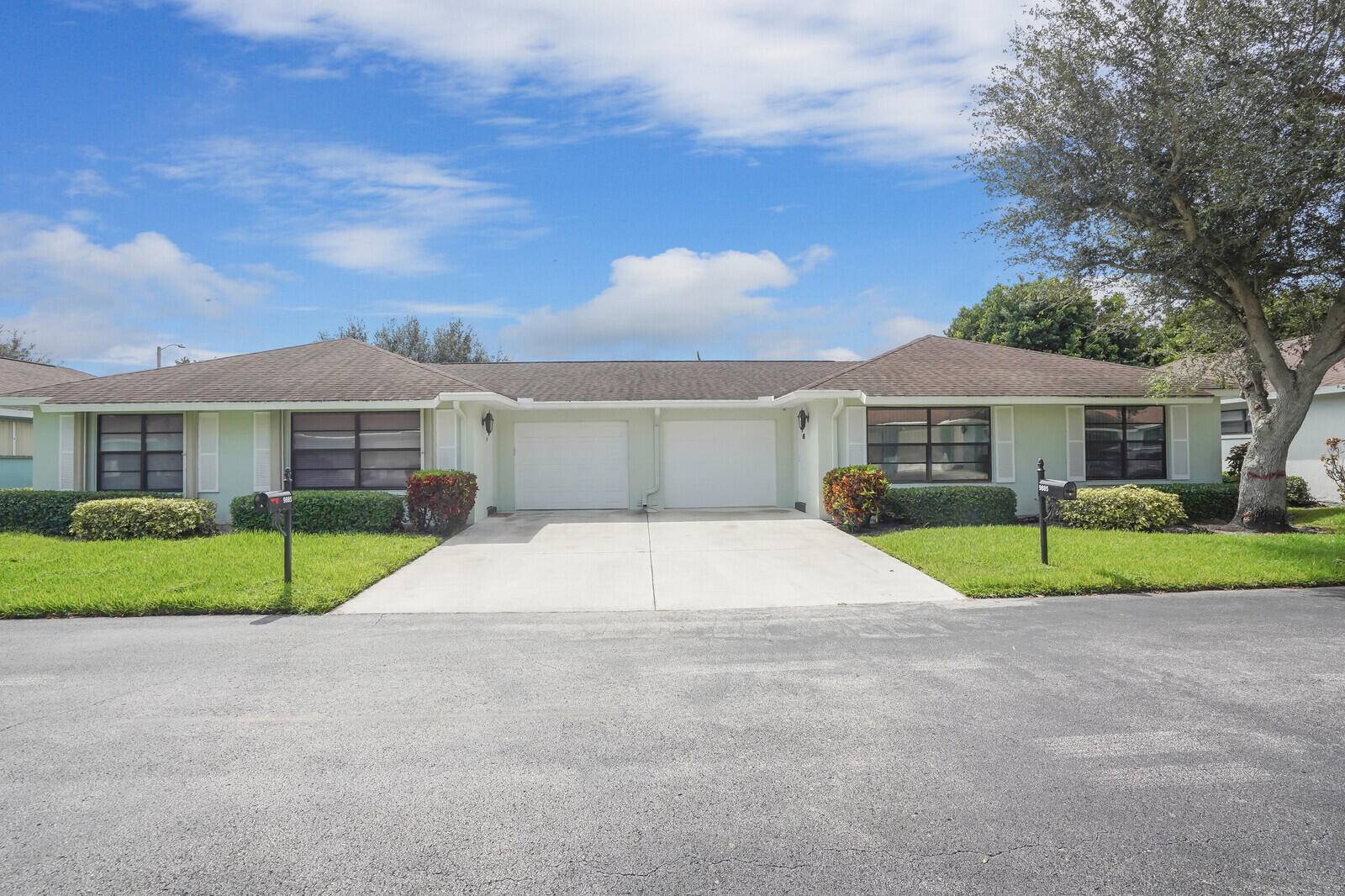 Available now ! Lovely 2BR 2BA villa in Bent Tree Villas East, one of Boynton Beach's premier 55 communities.