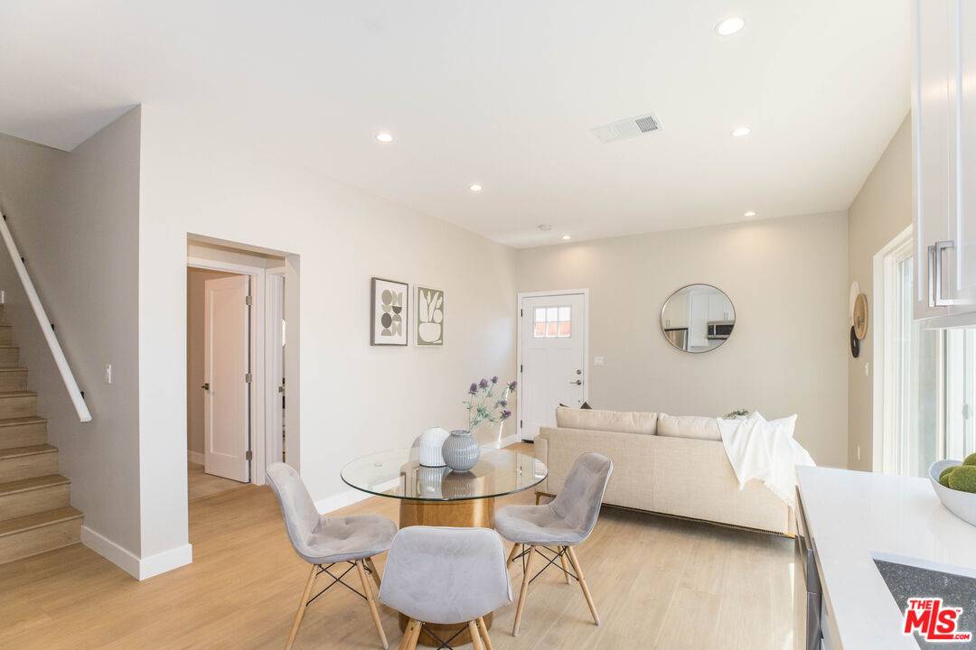 1018  S Bundy Dr 3.0 Brentwood LA