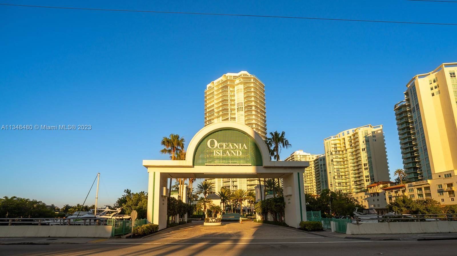 The luxury condo with 2 bedrooms and 2 bathrooms plus a den, large wraparound terrace with a fantastic view of the ocean, intracoastal, park, and the entire Miami Beach Downtown ...