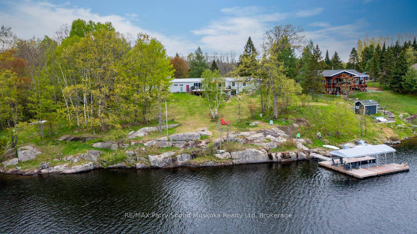 LAKE MANITOUWABING GEM ! PRIME SOUTH FACING DOUBLE LOT 204 FT WATERFRONT !