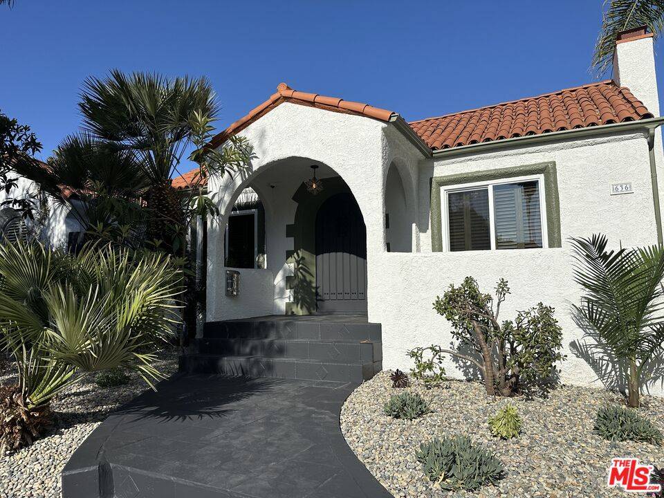 636  N Curson Ave 4BR Hancock Park La