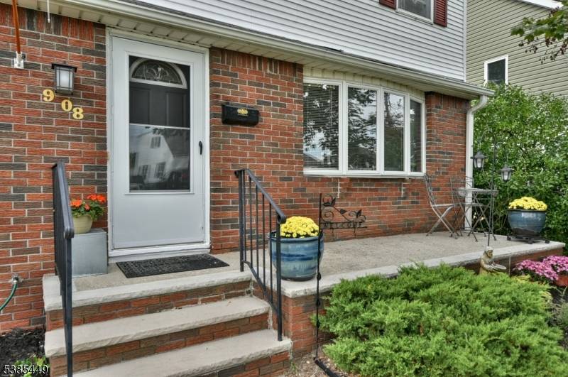 Come view this lovely expanded and spacious 4 bedroom, 2.