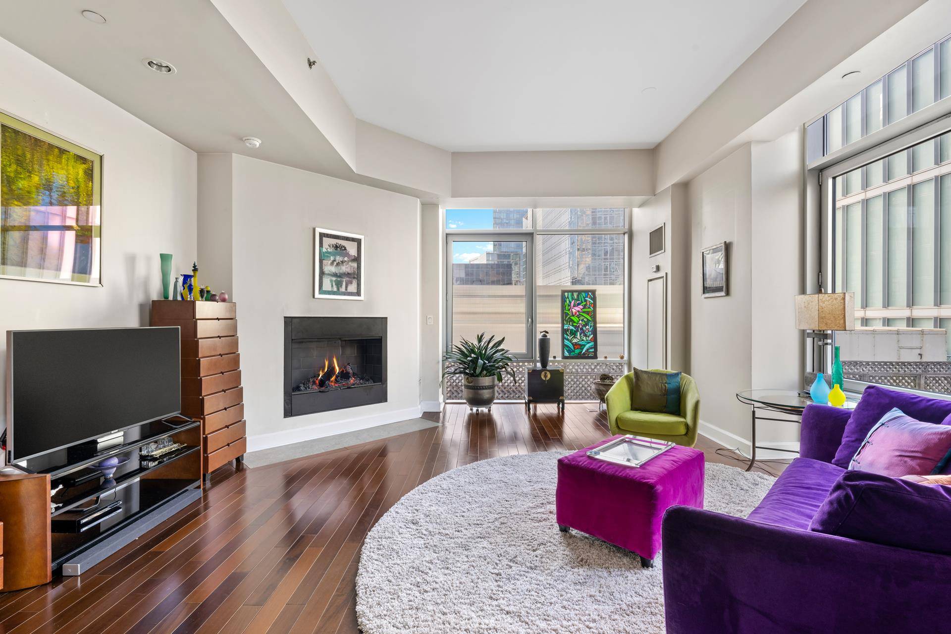 Spanning 1302sf, this stunning and oversized one bedroom, one and a half bathroom condominium offers grand and gracious living and the added versatility of a convertible second bedroom.